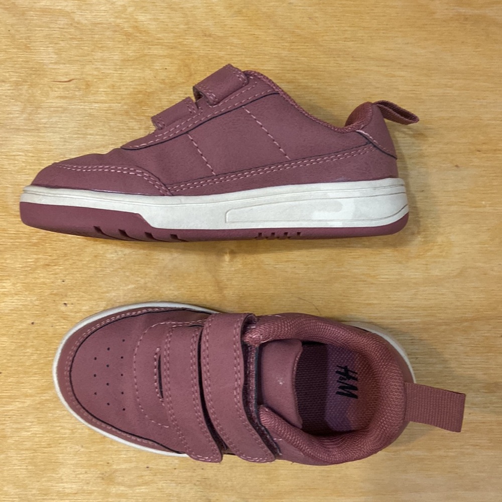 NWOT - H&M girls rose pink sneakers size 7.5